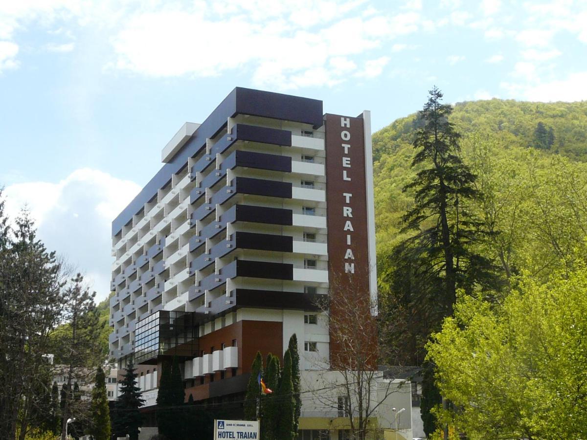 Hotel Traian Caciulata Calimanesti Exterior photo